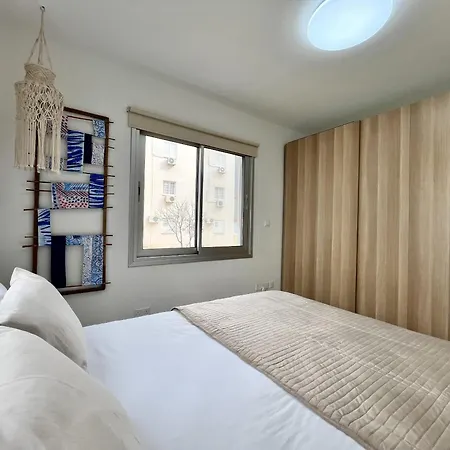 Blue House Apartment *